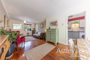 Lounge- click for photo gallery